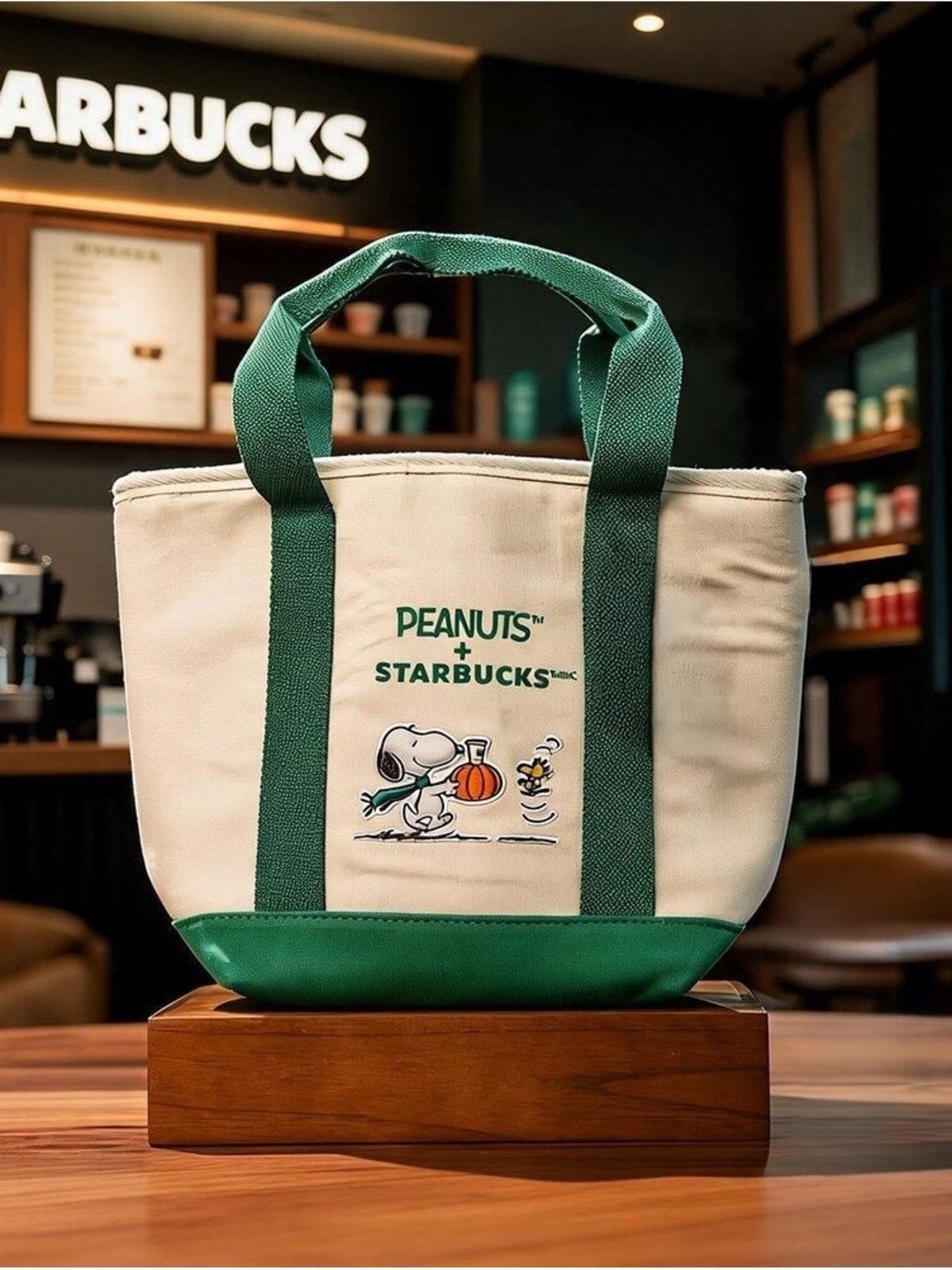 Starbucks x Peanuts Canvas Tote in Cream and Green